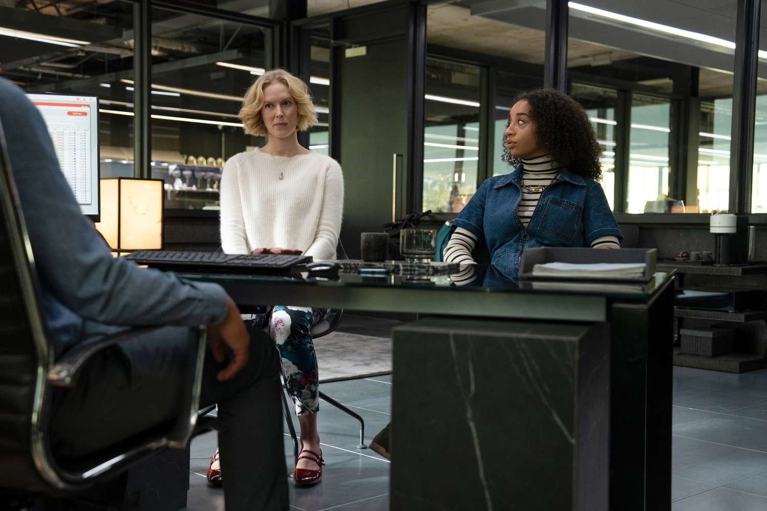 Black Mirror 7x02: "Bête Noire" – Ego, Fake News e a Guerra das Realidades